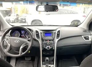 Hyundai Elantra Limited 4dr Sedan (1.8L 4cyl 6A) 2015 White