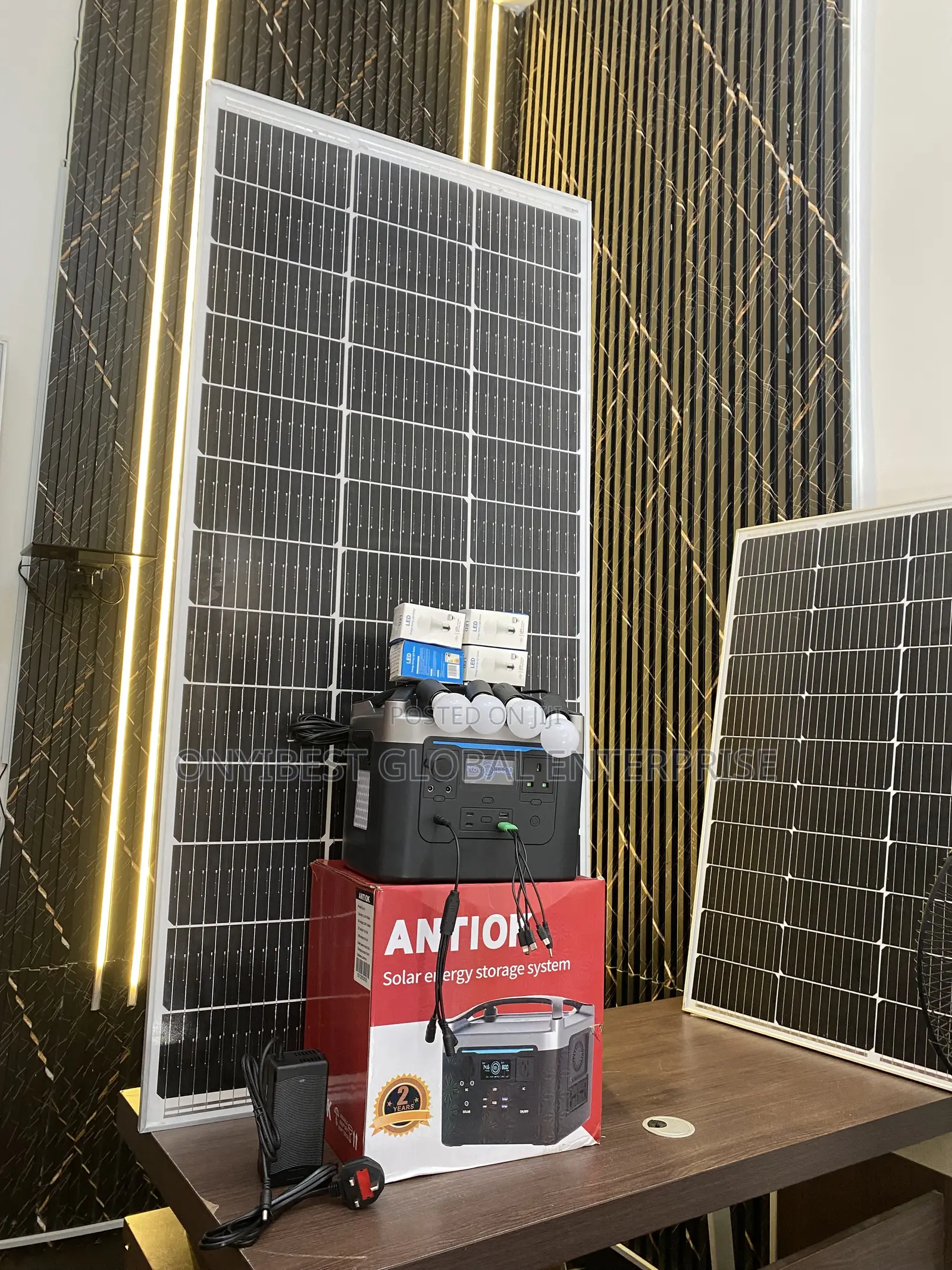 1000W Solar Generator With Panel