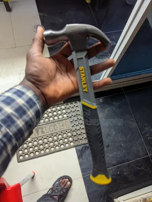 Stanley Fiberglass Curved Claw Hammer (Such as the 16oz/450g