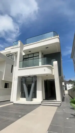 5bdrm House in Lekki Phase 1 for sale