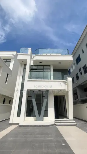 5bdrm House in Lekki Phase 1 for sale