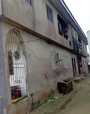 3bdrm Block of Flats in Along Osubi Express, Warri for sale