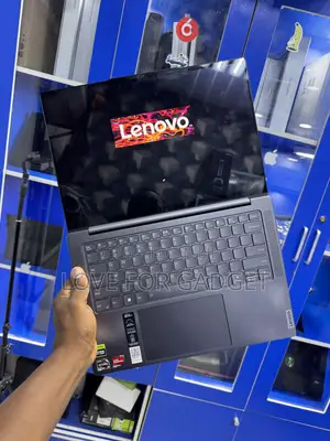 Laptop Lenovo Legion Pro 7 16GB AMD Ryzen 7 SSD 512GB