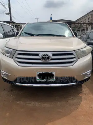 Toyota Highlander 2012 Gold