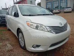 Toyota Sienna 2015 White