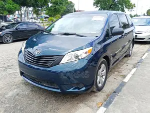 Toyota Sienna 2012 Blue