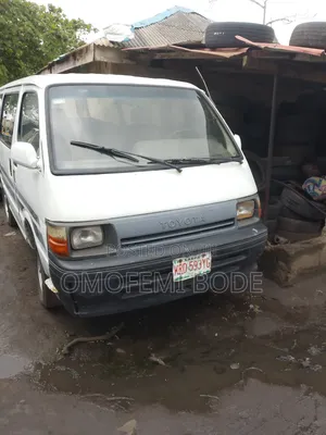 Toyota HiAce 1999 White