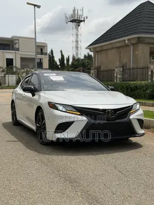 Toyota Camry XSE FWD (2.5L 4cyl 8AM) 2018 White