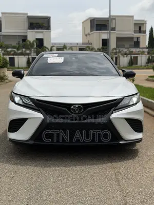 Toyota Camry XSE FWD (2.5L 4cyl 8AM) 2018 White