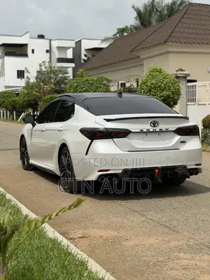 Toyota Camry XSE FWD (2.5L 4cyl 8AM) 2018 White
