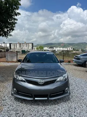 Toyota Camry SE 4dr Sedan (2.5L 4cyl 6A) 2014 Gray