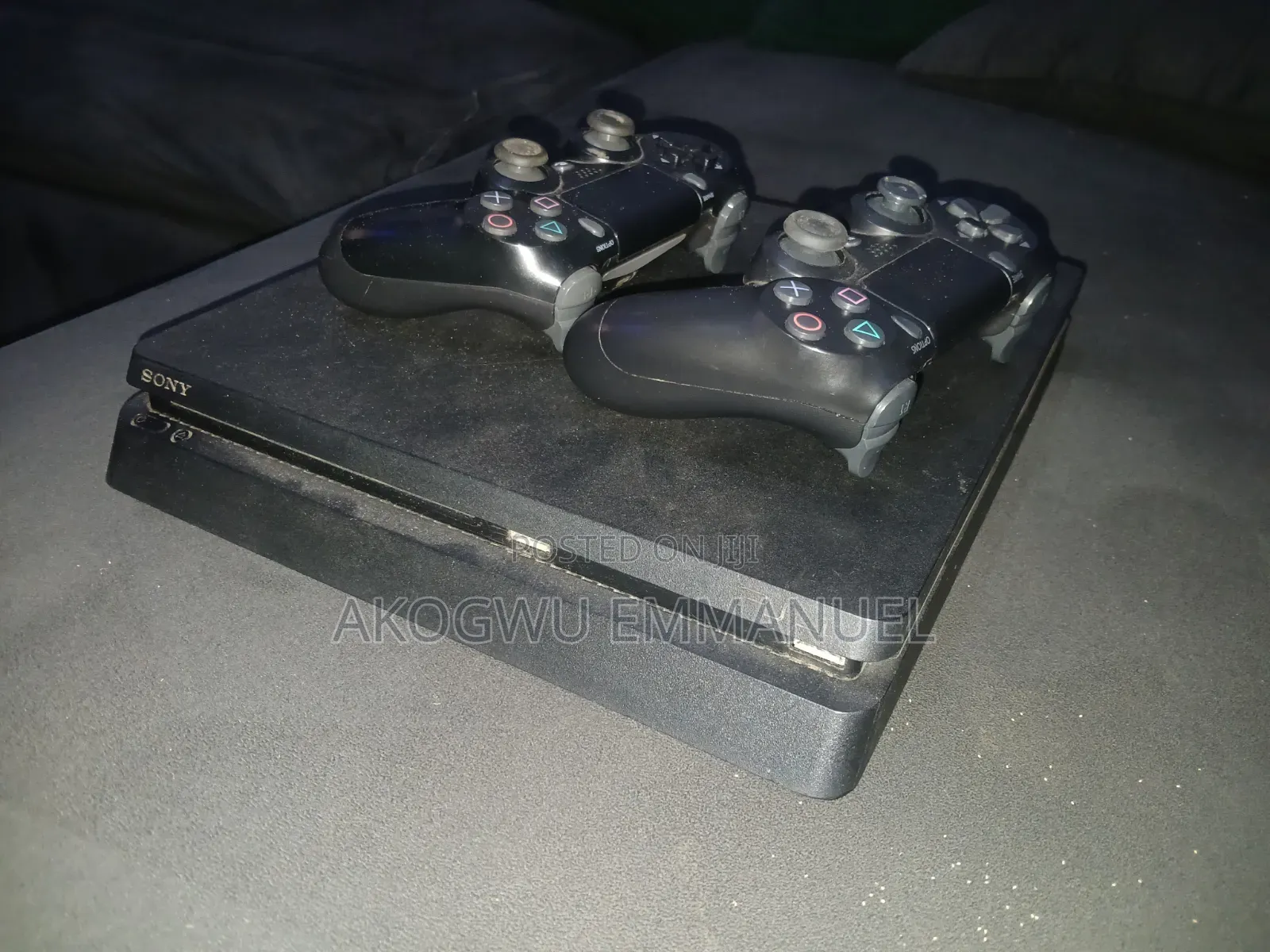 PS4 Slim (Playstation 4 Slim) 2 Controller