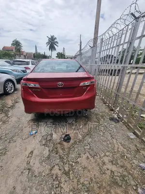Toyota Camry SE 4dr Sedan (2.5L 4cyl 6A) 2012 Red