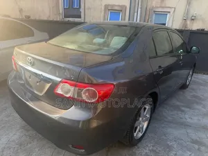 Toyota Corolla LE 4dr Sedan (1.8L 4cyl 4A) 2013 Gray