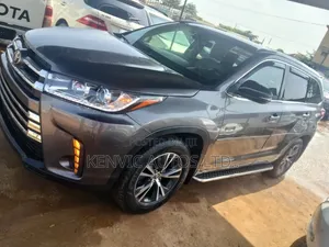 Toyota Highlander LE Plus 4x2 V6 (3.5L 6cyl 8A) 2017 Brown