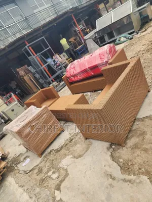 Set of 7 Seaters Garden Chairs With Its Table.