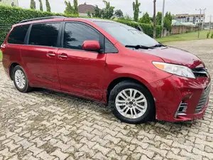 Toyota Sienna 2016 Red