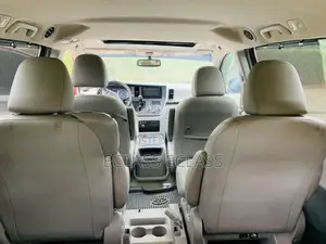 Toyota Sienna 2016 Red