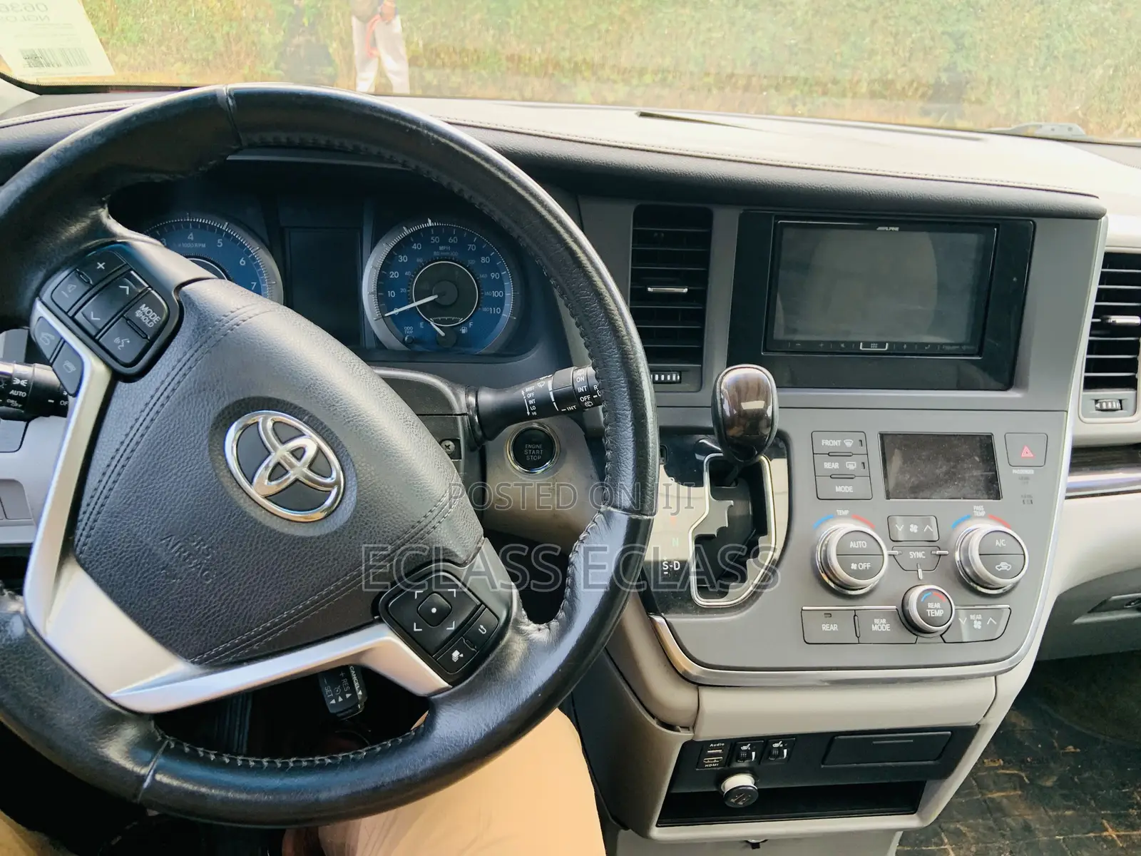 Toyota Sienna 2016 Red