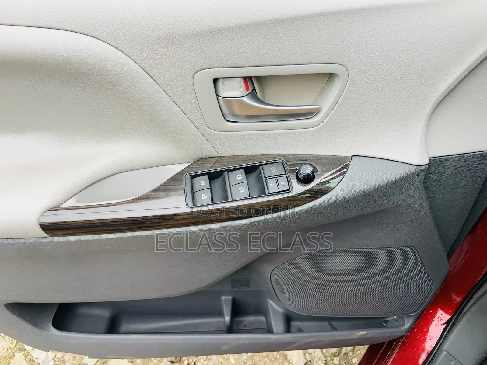 Toyota Sienna 2016 Red