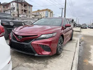Toyota Camry SE FWD (2.5L 4cyl 8AM) 2018 Red