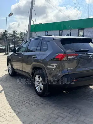 Toyota RAV4 XLE 2021