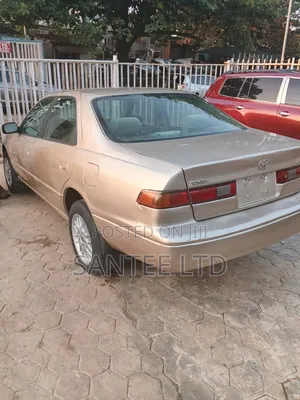 Toyota Camry 2000 Gold