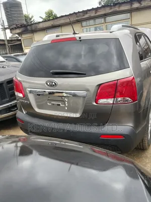 Kia Sorento 2011 Gold