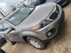 Kia Sorento 2011 Gold