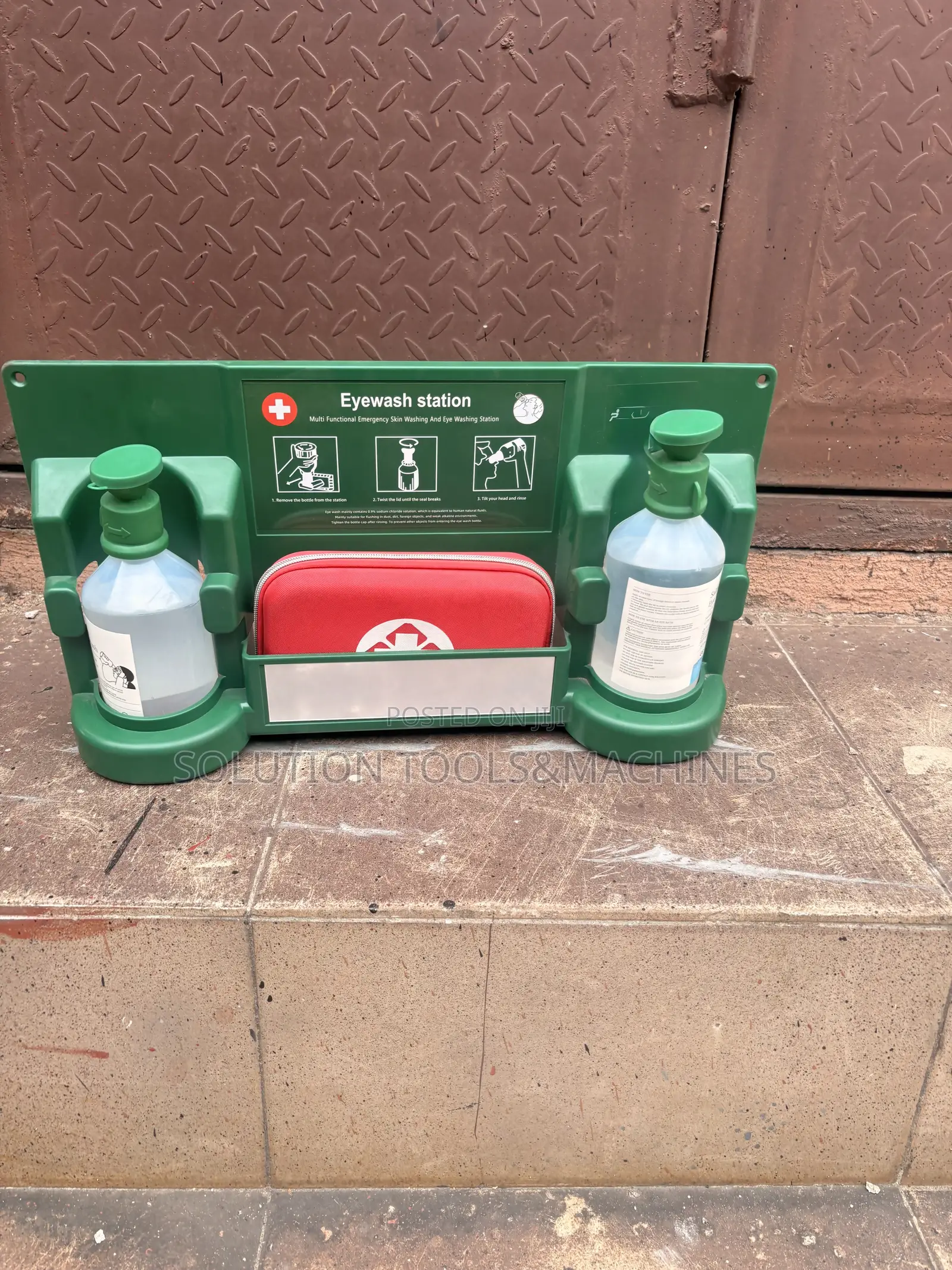 Wall Mounted Saline Eye Wash Station