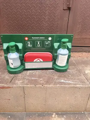 Wall Mounted Saline Eye Wash Station
