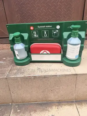 Wall Mounted Saline Eye Wash Station