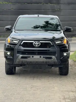 Toyota Hilux 2025 Black