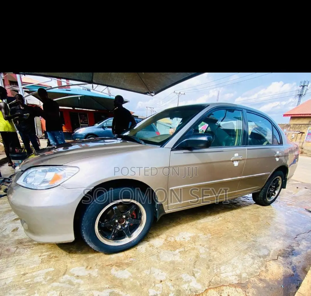 Honda Civic 2025 Gold
