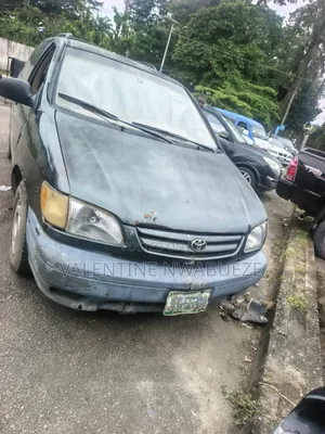 Toyota Sienna 2001 Green