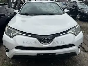 Toyota RAV4 LE FWD (2.5L 4cyl 6A) 2016 White