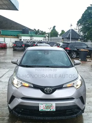 Toyota C-HR XLE FWD 2019 Silver