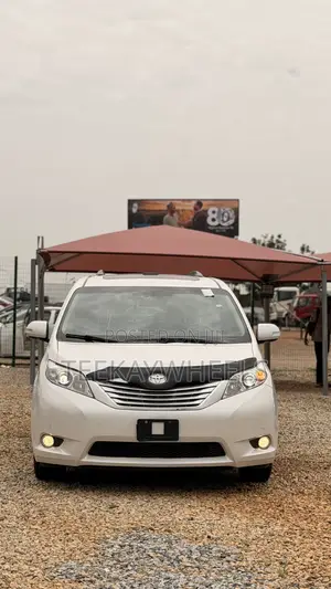 Toyota Sienna L 7-Passenger 4dr Minivan (3.5L 6cyl 6A) 2014 White