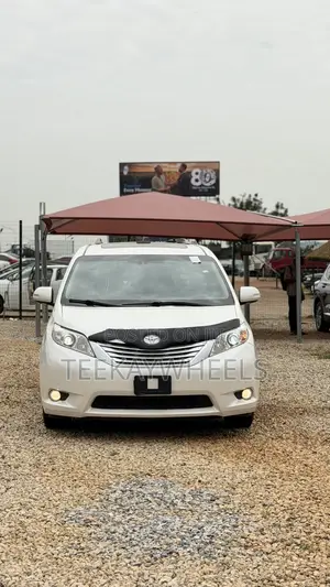 Toyota Sienna L 7-Passenger 4dr Minivan (3.5L 6cyl 6A) 2014 White