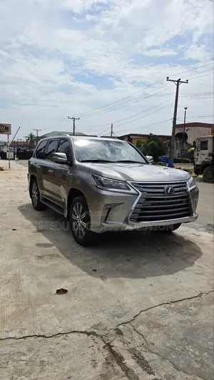 Lexus LX 2018 Gold