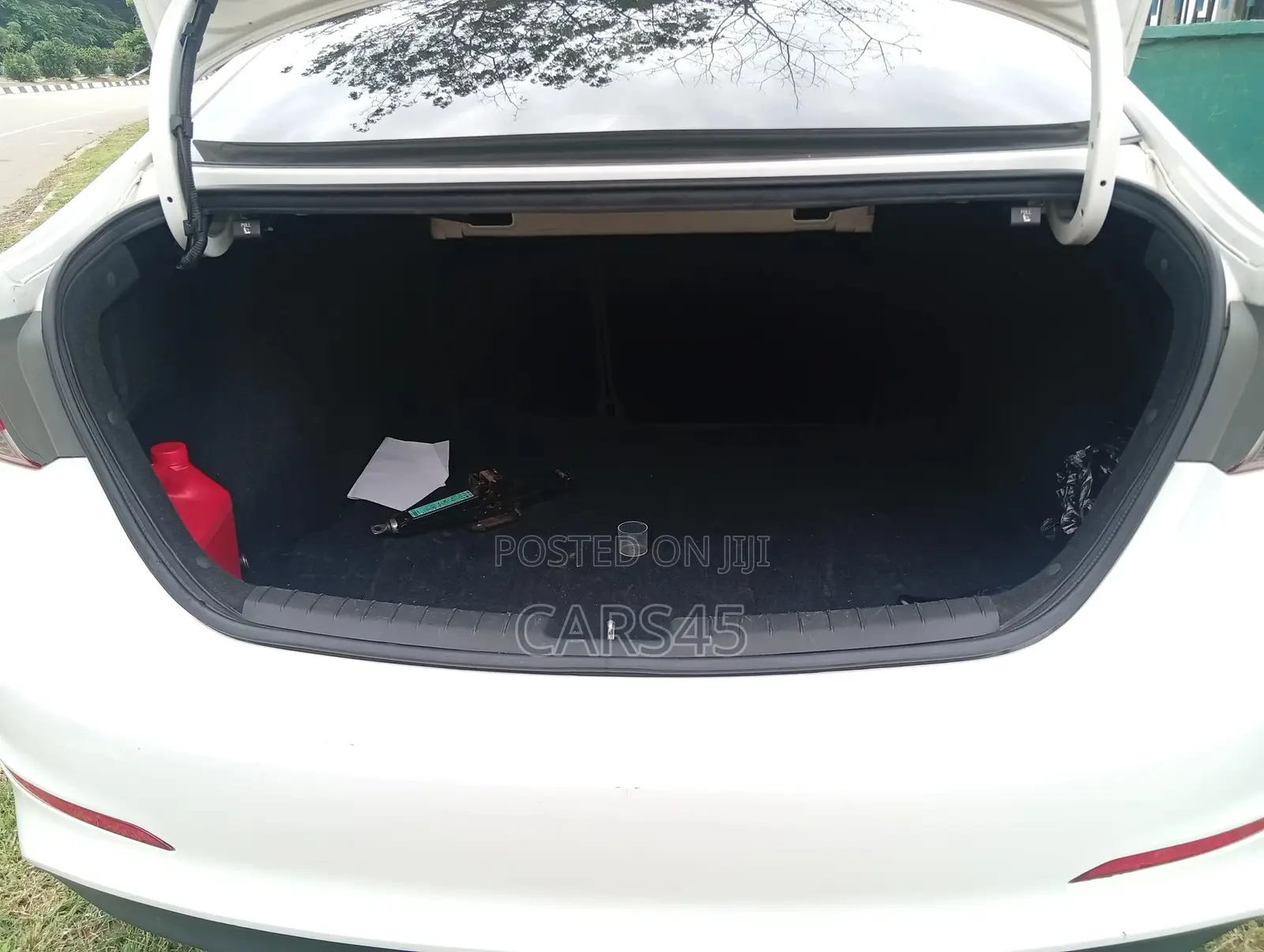 Hyundai Elantra 2018 White