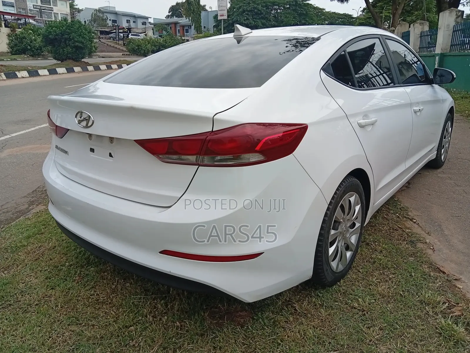 Hyundai Elantra 2018 White