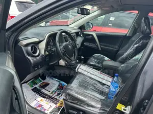 Toyota RAV4 XLE 4dr SUV AWD (2.5L 4cyl 6A) 2014 Gray