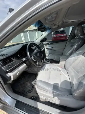 Toyota Camry XLE 4dr Sedan (2.5L 4cyl 6A) 2013 Silver