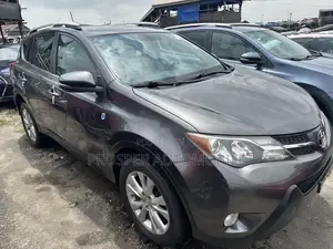 Toyota RAV4 XLE 4dr SUV AWD (2.5L 4cyl 6A) 2014 Gray