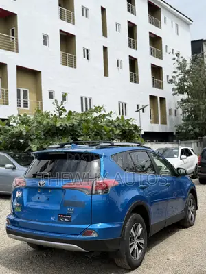 Toyota RAV4 XLE 4dr SUV AWD (2.5L 4cyl 6A) 2018 Blue