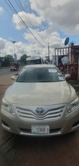 Toyota Camry 2011 Gold