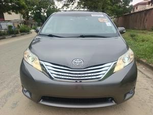 Toyota Sienna 2015 Gray