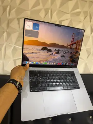 Laptop Apple MacBook Pro 2021 M1 36GB Apple M1 Pro SSD 512GB