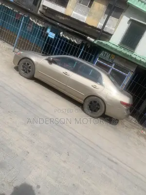 Honda Accord 2005 Gold